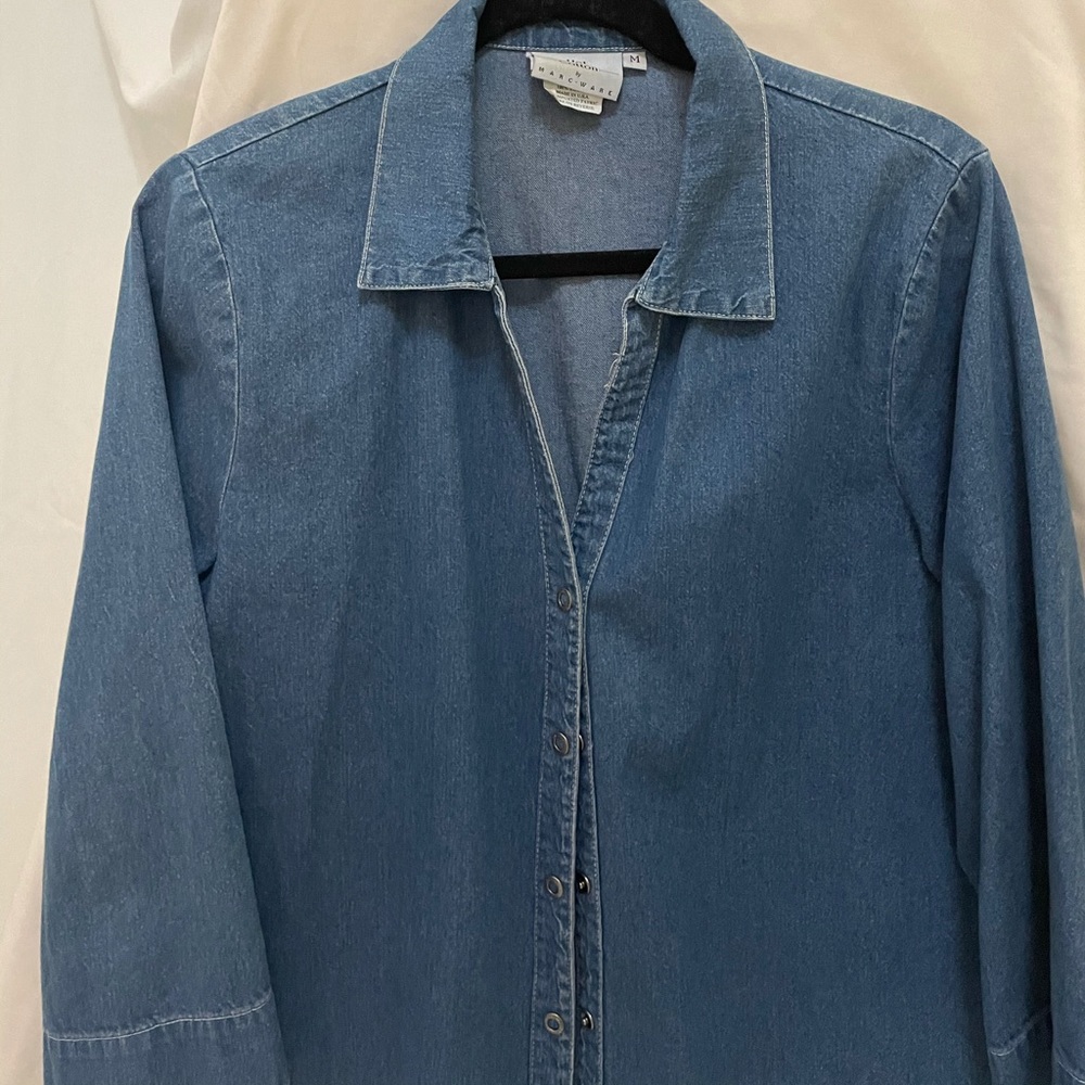 VINTAGE women’s denim button down